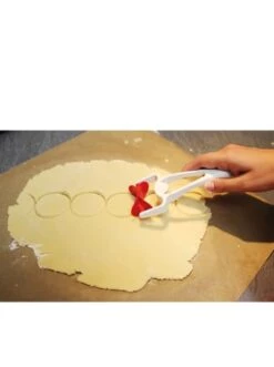 Aktion 🔔 Backformen & -zubehör Dr. Oetker Rollausstecher In Weiß/ Rot Günstig Kaufen 🔔 -Dr.oetker Verkaufsladen dr oetker rollausstecher in weiss rot 3